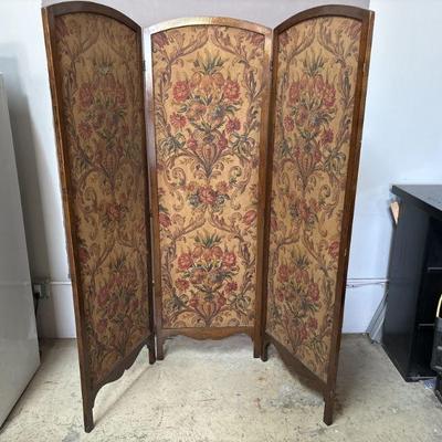 Lot 245a | Vtg Floral Standing Divider
