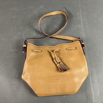 Lot 34 | Coach Leather Purse

