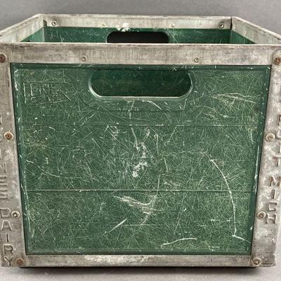 Lot 339 | Vintage Twin Pines Dairy Crate
