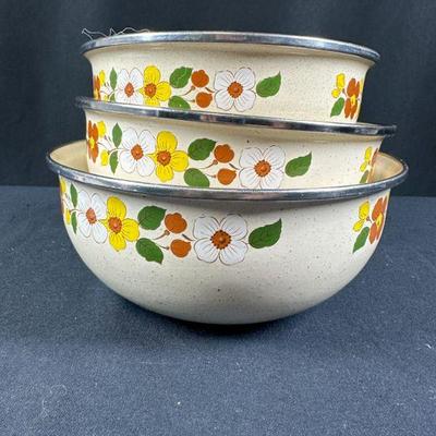70"s Metal Bowl Set