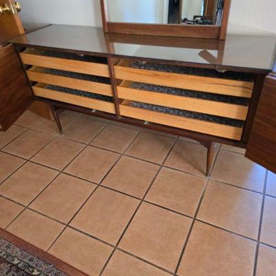 Includes protective glass top panel