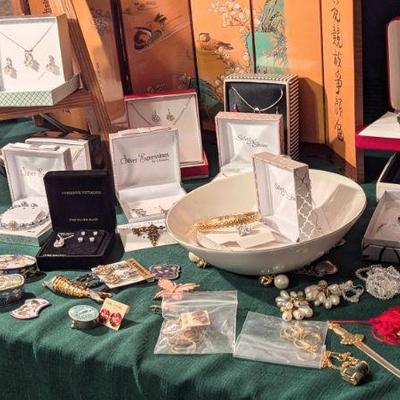 Thousands of pieces of costume jewelry. Modern and Vintage