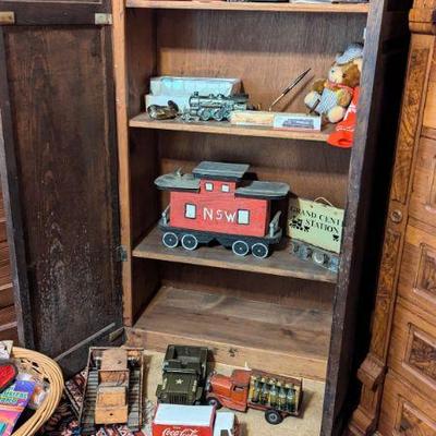 Vintage and antique toys. Metal, railroad and more.