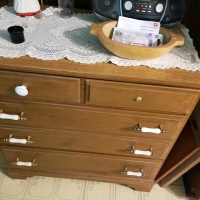 Sale Photo Thumbnail #9: Dresser