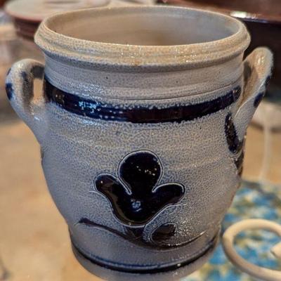Reproduction Williamsburg pottery.