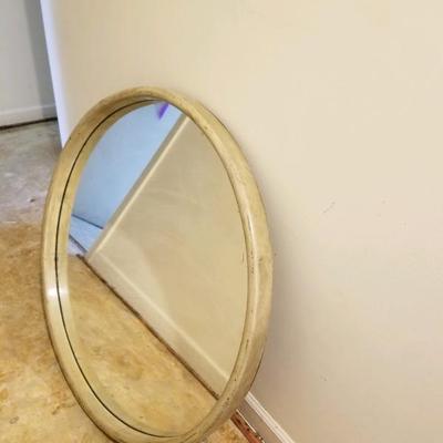 Round mirror