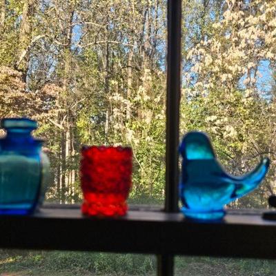 Sale Photo Thumbnail #107: Colorful glass knick-knacks