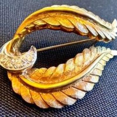 18k Brooch 