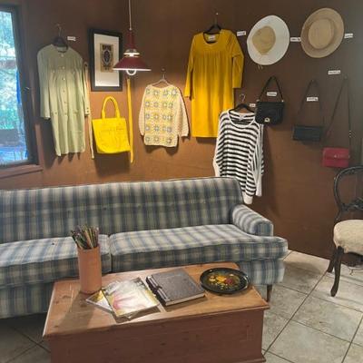 VINTAGE COUCH