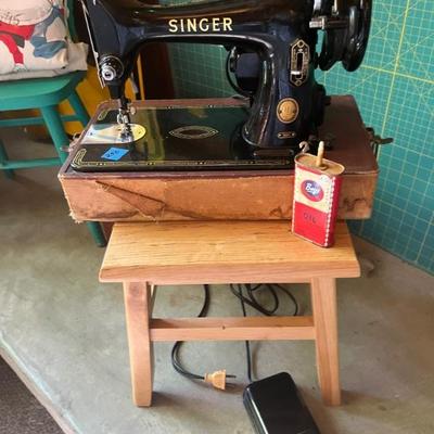 SINGER PORTABLE SEWING MACHINE