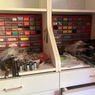 NAILS/SCREWS