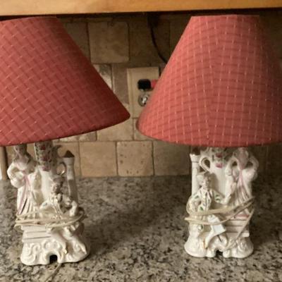 Set of 2 Lamps with Red Shades