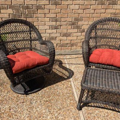 Black wicker furniture set  5 piece set incl cushions
