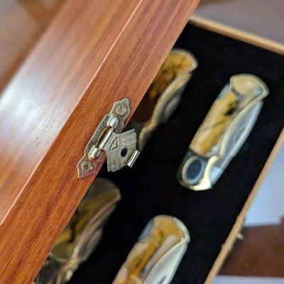 Franklin mint set of replica WW!! knives mint condition
