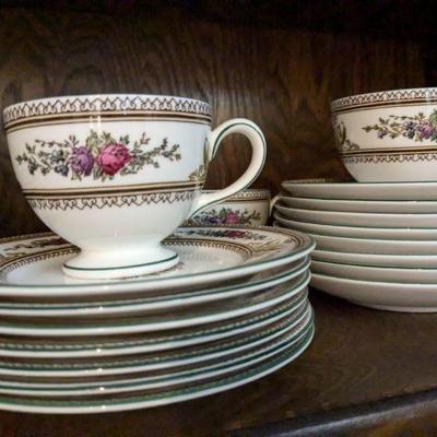 RARE AND BEAUTIFUL 
Wedegwood set of dishes 66 pieces MINT condition