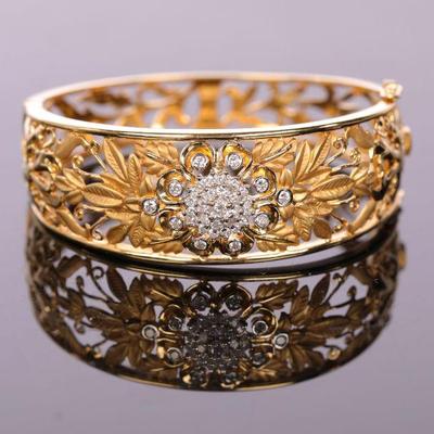 18.5kt gold bracelet with 44 diamonds