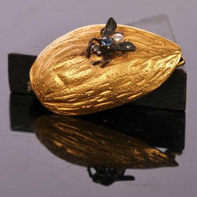 22kt gold Victorian insect brooch