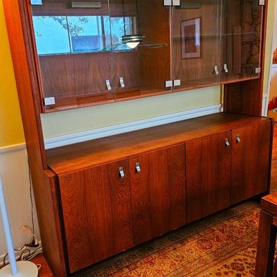 Gorgeous Mid Century Modern Walnut Display Cabinet.