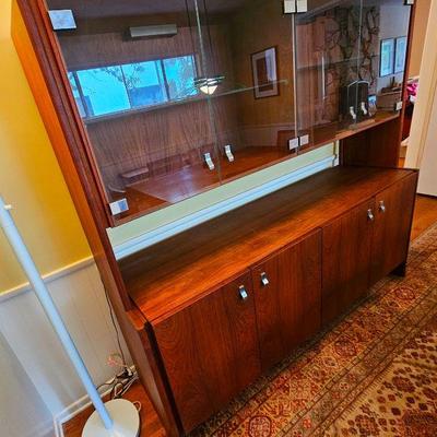Gorgeous Mid Century Modern Walnut Display Cabinet.