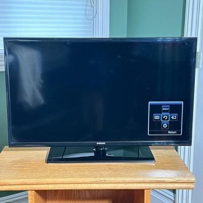 Samsung 39 In. Tv | 38.5 in. flat screen TV, model no. UN39FH5000F. - l. 25 x w. 23 in

