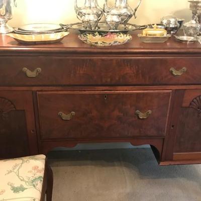 buffet $275
60 X 23 X 40