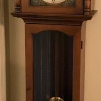 Ridgeway grandmother's clock $289
15 X. 10 X 72"