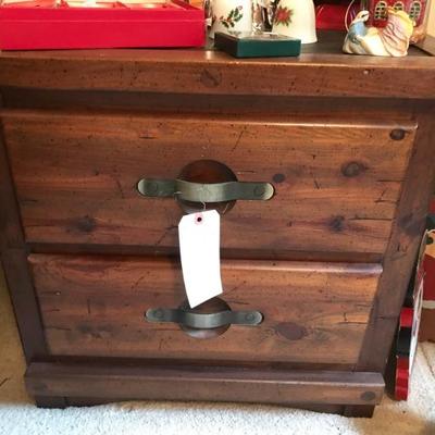 nightstand $40
25 X 16 X 24"