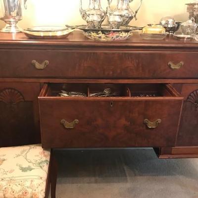 buffet $275
60 X 23 X 40"