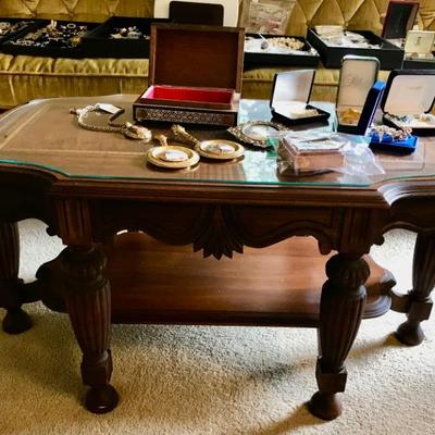 Antique Eastlake side coffee table 
$125
38 X 20 X 17"