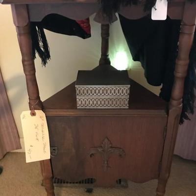 corner table $42
16 X 28"
