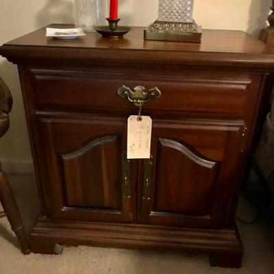nightstand $69
26 X 15 X 26"
two available