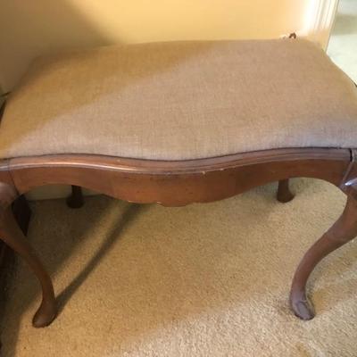 vanity bench $30
26 X 16 X 18"
