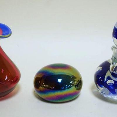 1071	ART GLASS 3 PIECE GROUP INCLUDING PAPERWEIGHT, 2 BOTTLES W/STOPPERS, ONE SIGNED JOE ST CAIR
