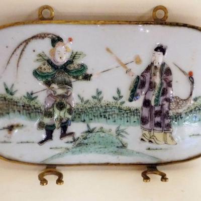 1118	ASIAN PORCELAIN HANGING BRUSH HOLDER, APPROXIMATELY 7 IN X 4 IN HIGH
