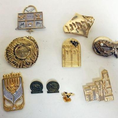 1170	ASSORTED GROUP OF DESINGER JEWISH PINS, LARGEST APPROXIMATELY 2 1/2 IN. SIGNED BY DESIGNERS INCLUDING M. KATZ
