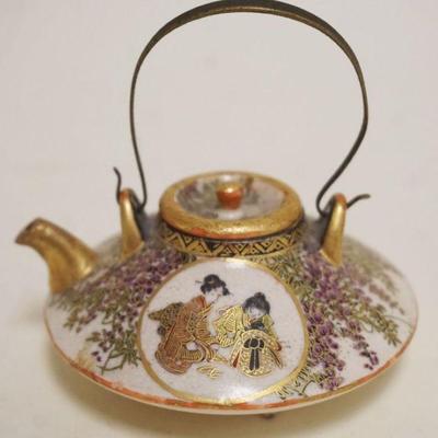 1098	MINIATURE SATSUMA TEAPOT
