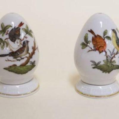 1030	HEREND HAND PAINTED PORCELAIN *ROTHSCHILD* 4 SALT & PEPPER SHAKERS WITH IMAGES OF BIRDS, EACH APPROXIMATELY 2 1/2 IN HIGH

