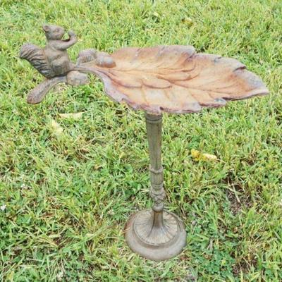 1257	CAST METAL GARDEN SQUIRREL AND LEAF BIRD BATH
