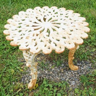 1249	CAST METAL GARDEN PATIO STAND, APPROXIMATELY 20 IN X 15 IN H
