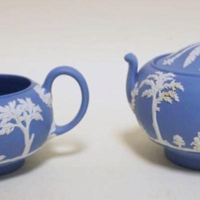 1055	WEDGWOOD ENGLAND CREAMER & SUGAR
