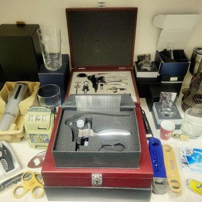 All kinds of brand new kitchen items and bar accessories. 