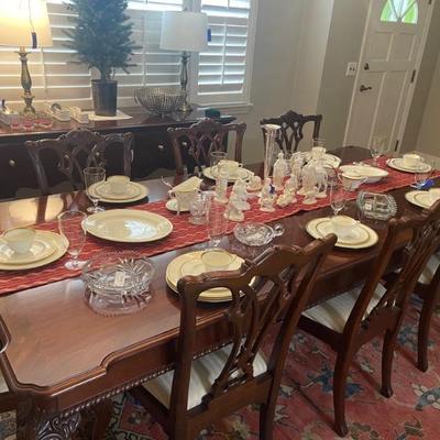 Lexington Chippendale Table with 10 chairs 
Table dimensions are 76” l with Two 24” leafs so Fully Extended would be 124 “ 
10 feet