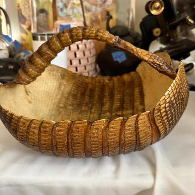 Armadillo basket 