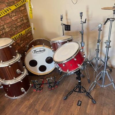 nice drum set...