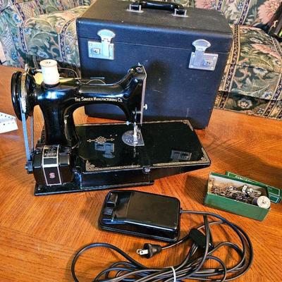 1953 Singer Featherweight 221, works! 