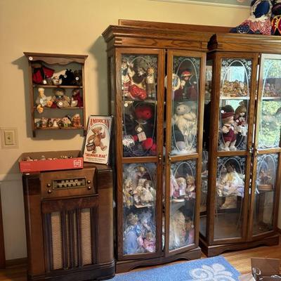 Many vintage dolls, new and boxes, crazy amount of    Collectible teddy bears  