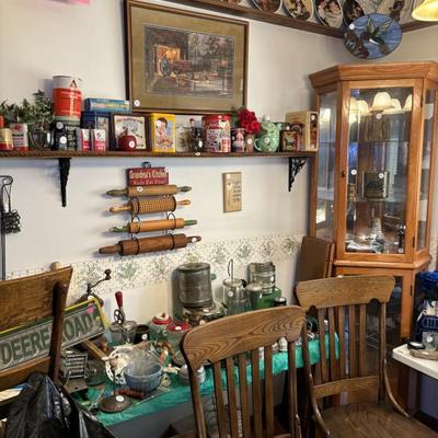 More kitchen collectibles, and decorative items