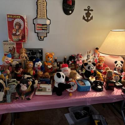 Battery operated toys, galore, many vintage