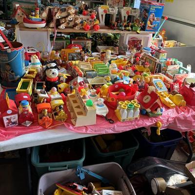 100s ans 100s of Fisher Price’s toys . More more and more Fisher Price 