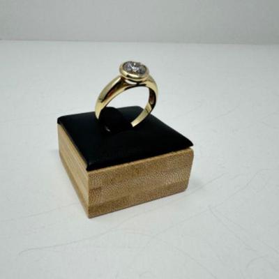 14k Yellow Gold Ring w/ CZ Stone (3.29 grams)	